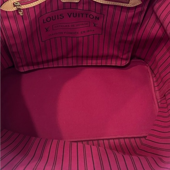 Authentic Louis Vuitton Neverfull interior difference - Picture 3 of 6